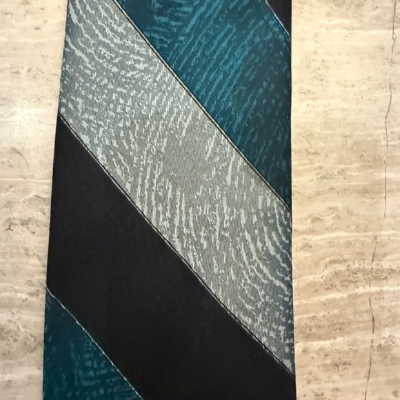 Paco Rabanne Extra Long Mens Silk Tie, Striped 63" in length - Picture 4 of 8